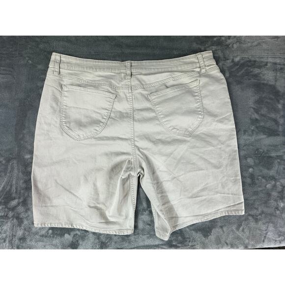 Lee Riders Women's Midrise Bermuda Shorts Size 20 Khaki Cotton Spandex Stretch - Picture 3 of 10